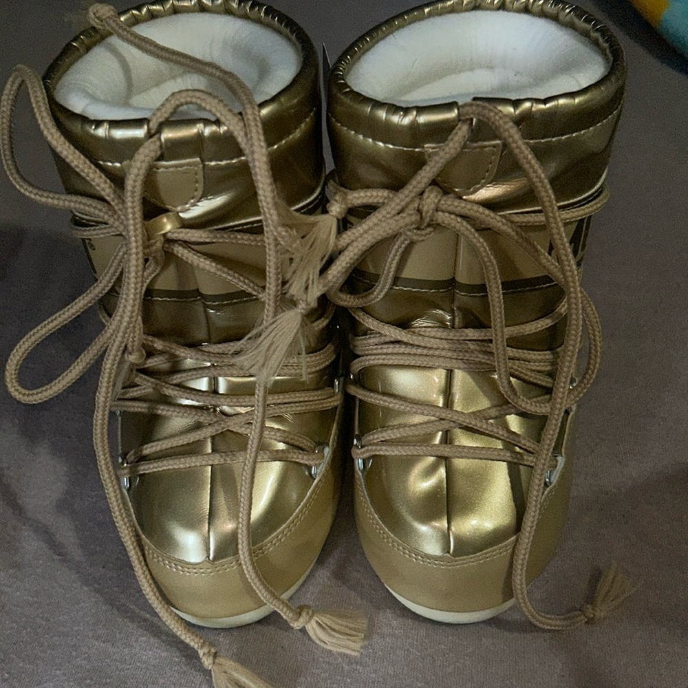 COPY - Moon boots for toddler never been use